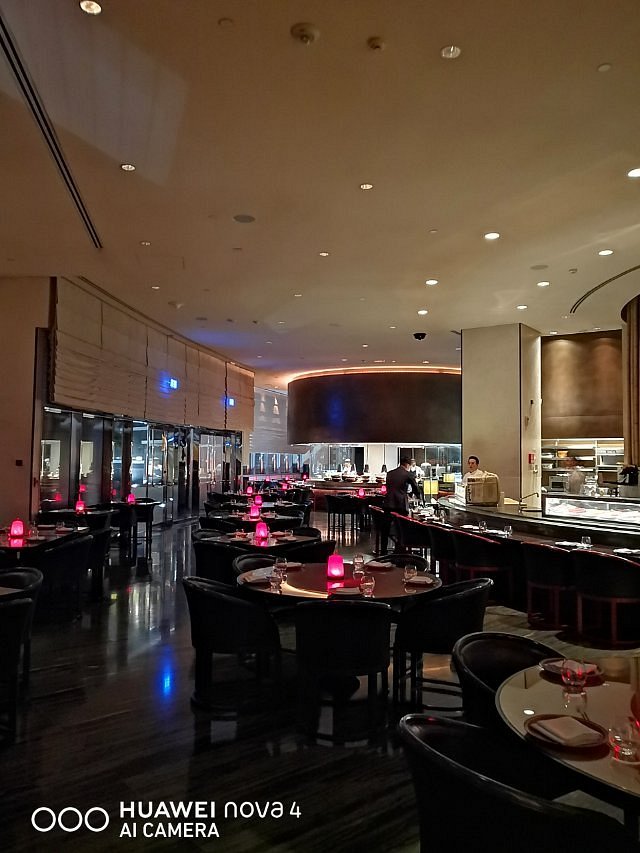 ARMANI HOTEL - HASHI - Burj Khalifa